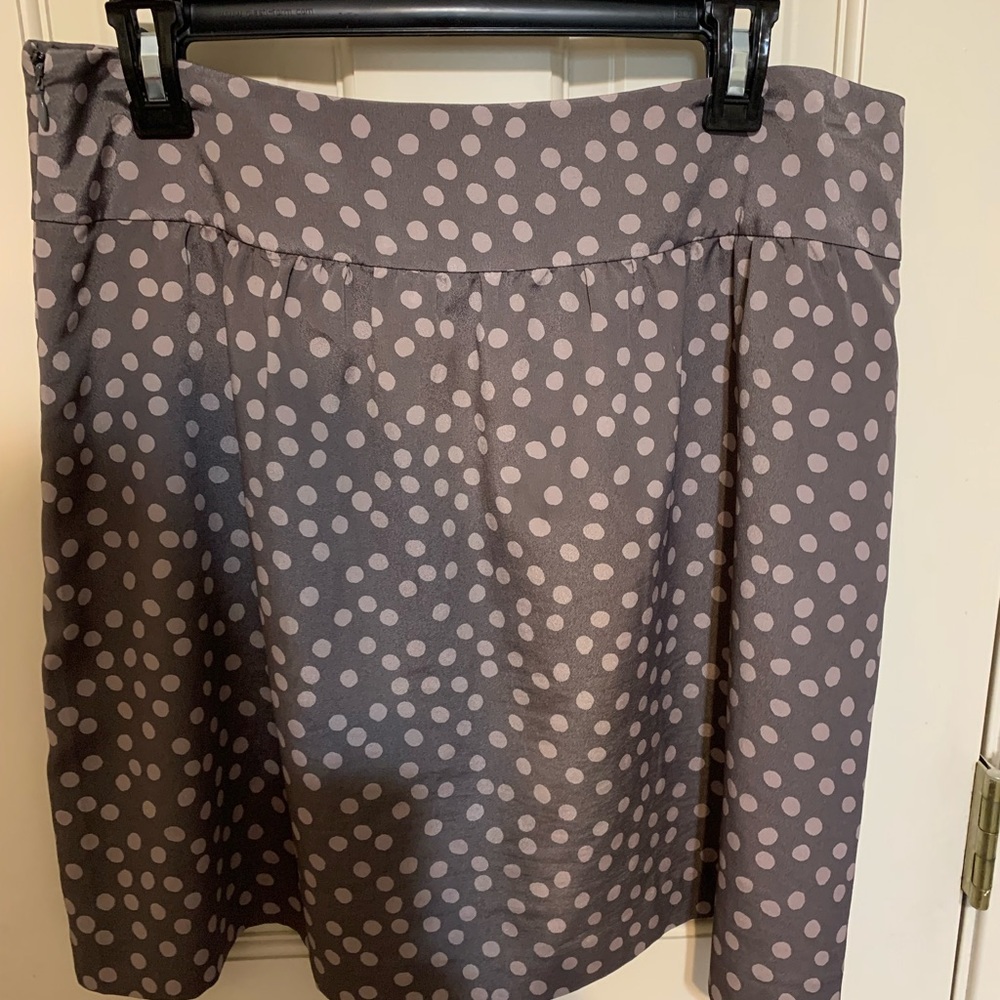 Loft skirt. Grey with lighter grey/cream pokadots.